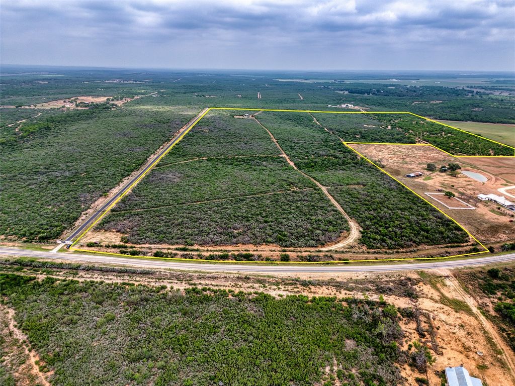 5394 Fm 2200 Road W, Devine