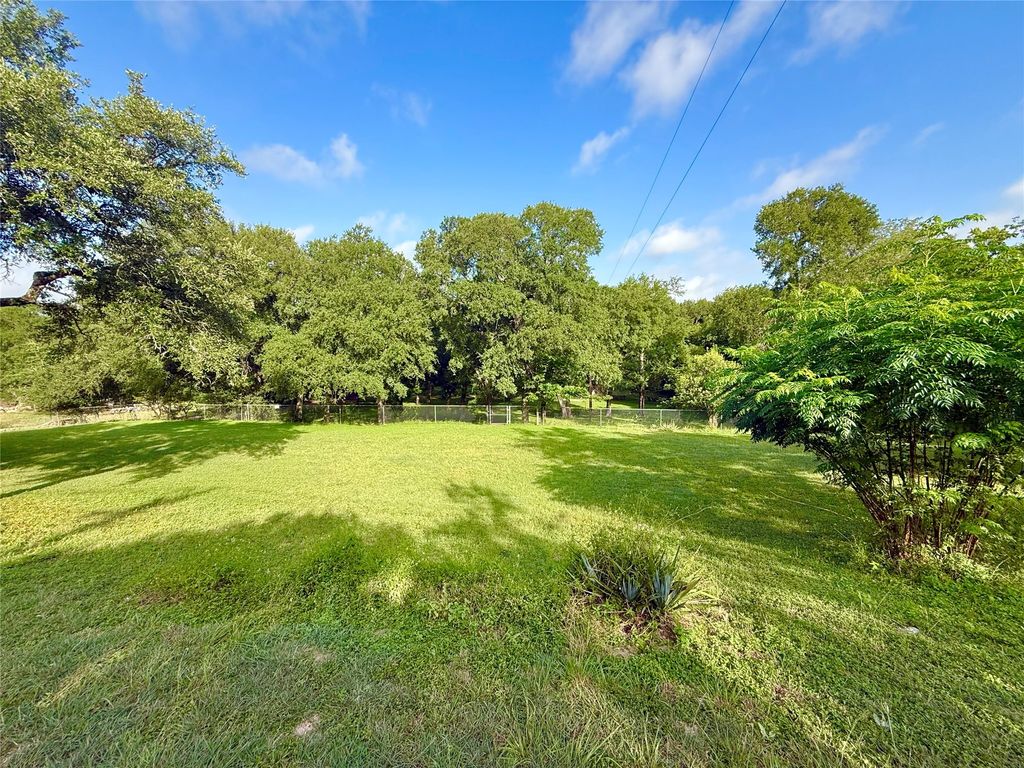 909 Center Circle, Salado