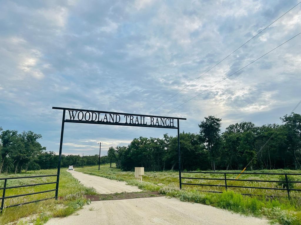 1118 N Woodland Trail, Rockdale