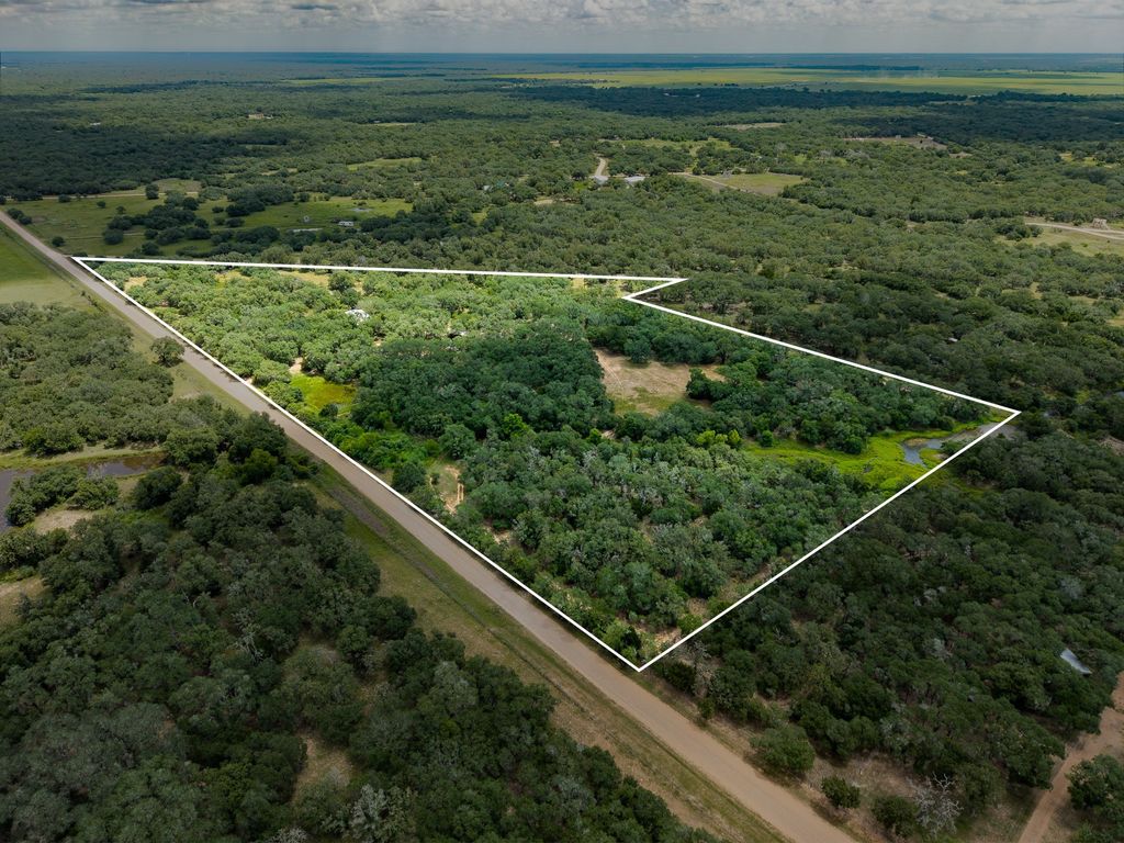 5641 County Road 14, Hallettsville