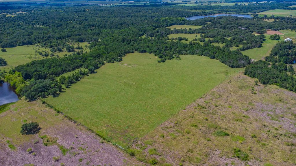 622 Private Road 4053, Buckholts