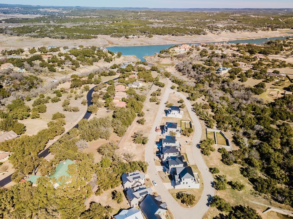 2432 Bruin Drive 35, Spicewood