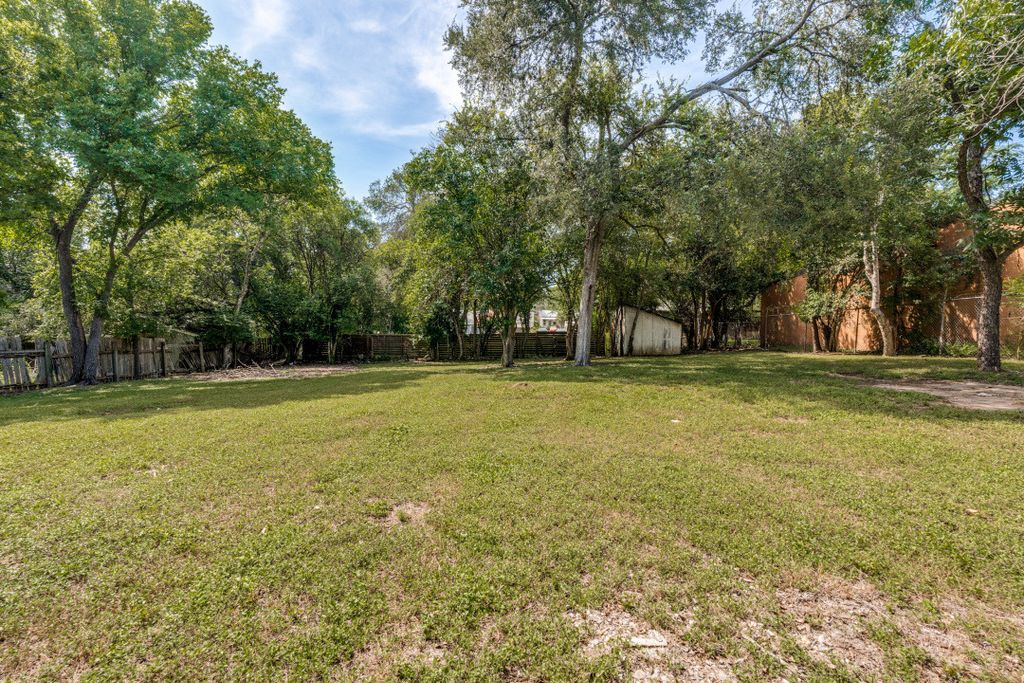 1412 W Hopkins Street, San Marcos