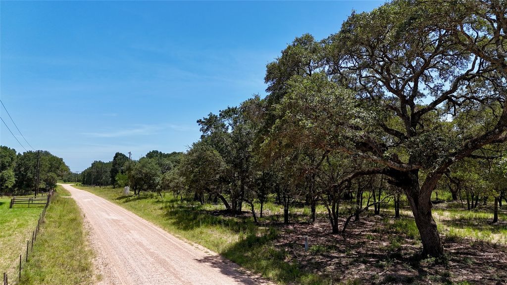 182 County Road 123f, Hallettsville
