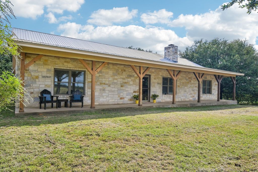387 Goertz Drive, Red Rock