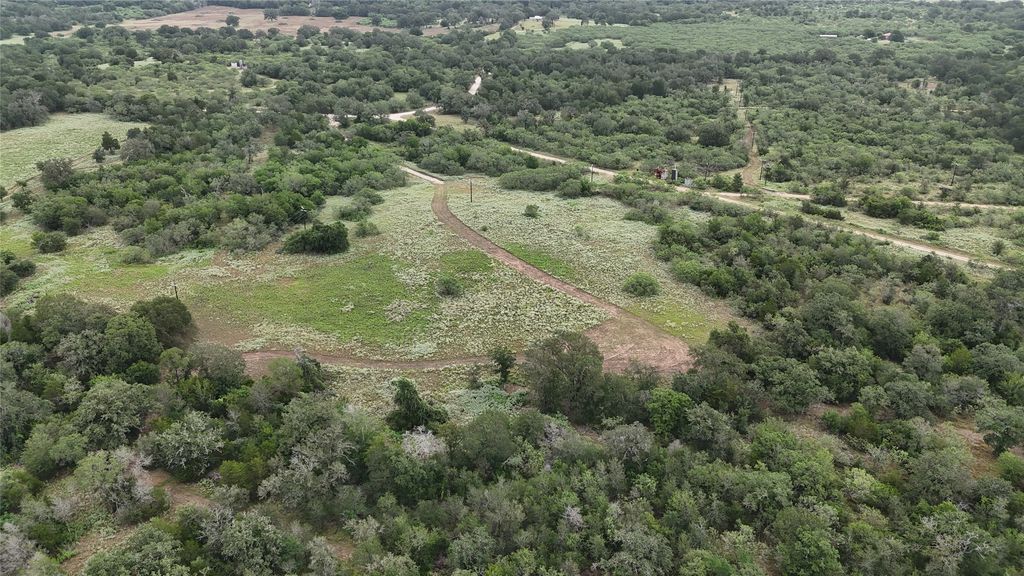 590 Coastal Lane, Luling