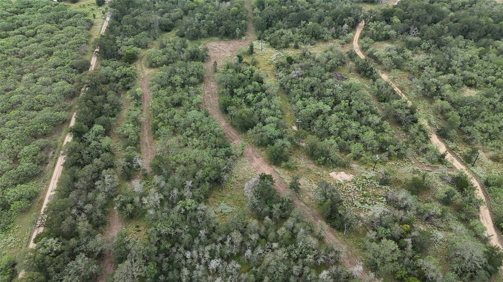 650 Coastal Lane, Luling