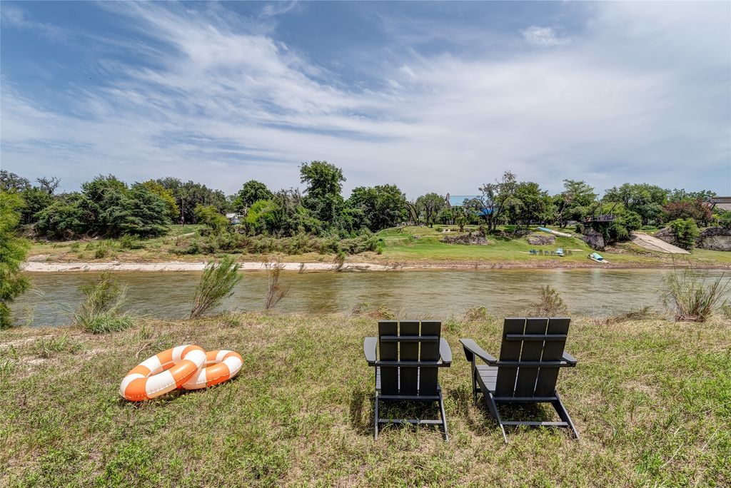 1424 Lakeshore Drive N, Bandera