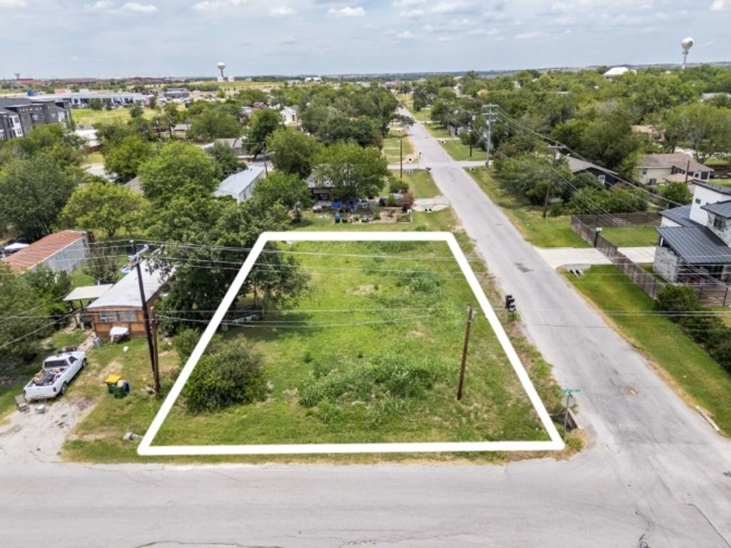 301 W Eggleston Street, Manor