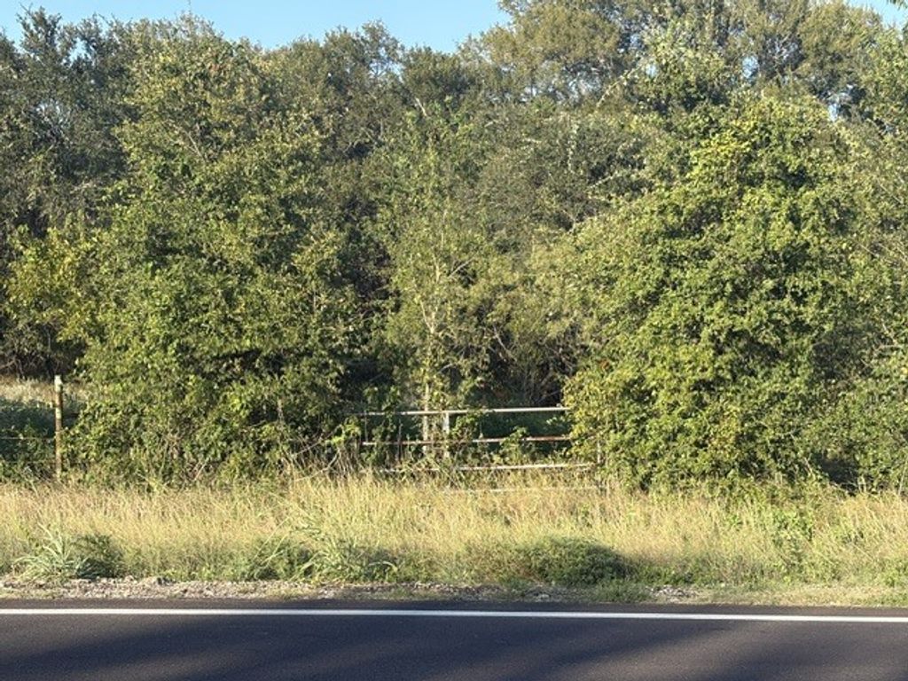 1401 Fm 713, Lockhart