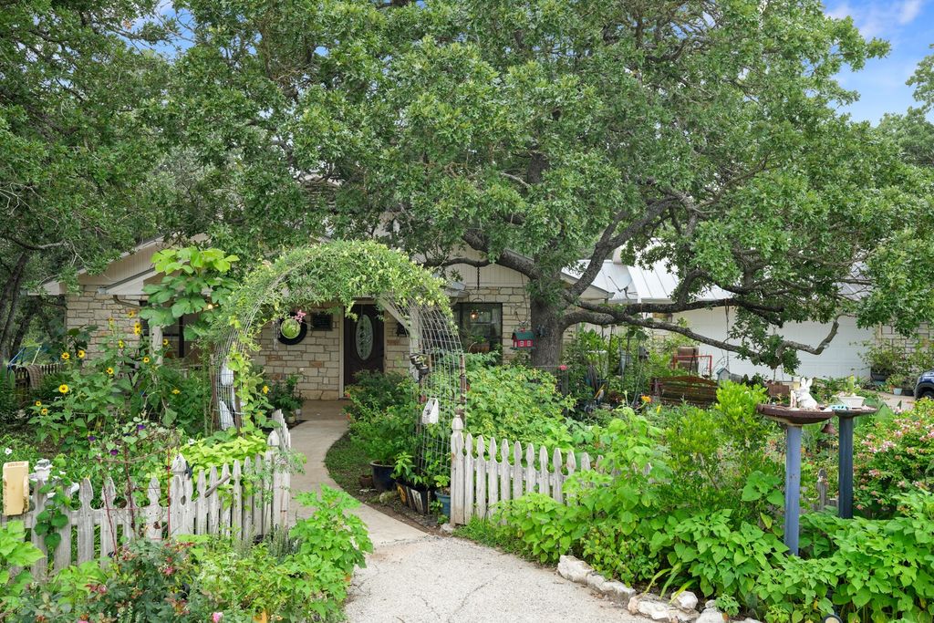 3413 Fm 1185, Lockhart