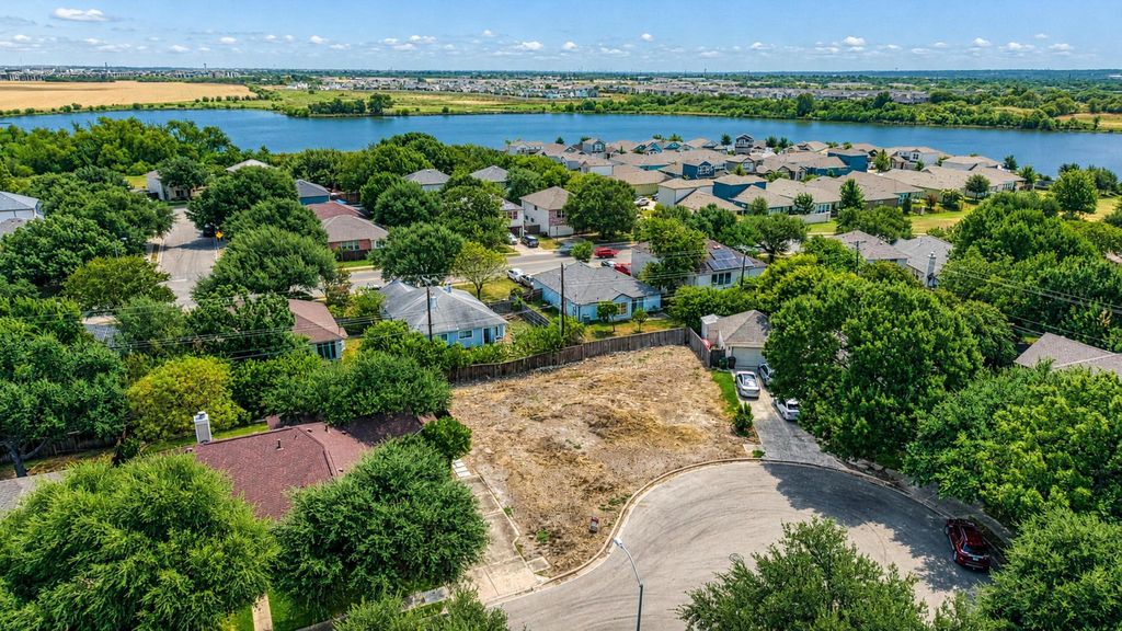 1717 Chalice Cove, Round Rock