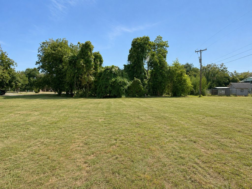 105 Navasota Lane, Seguin