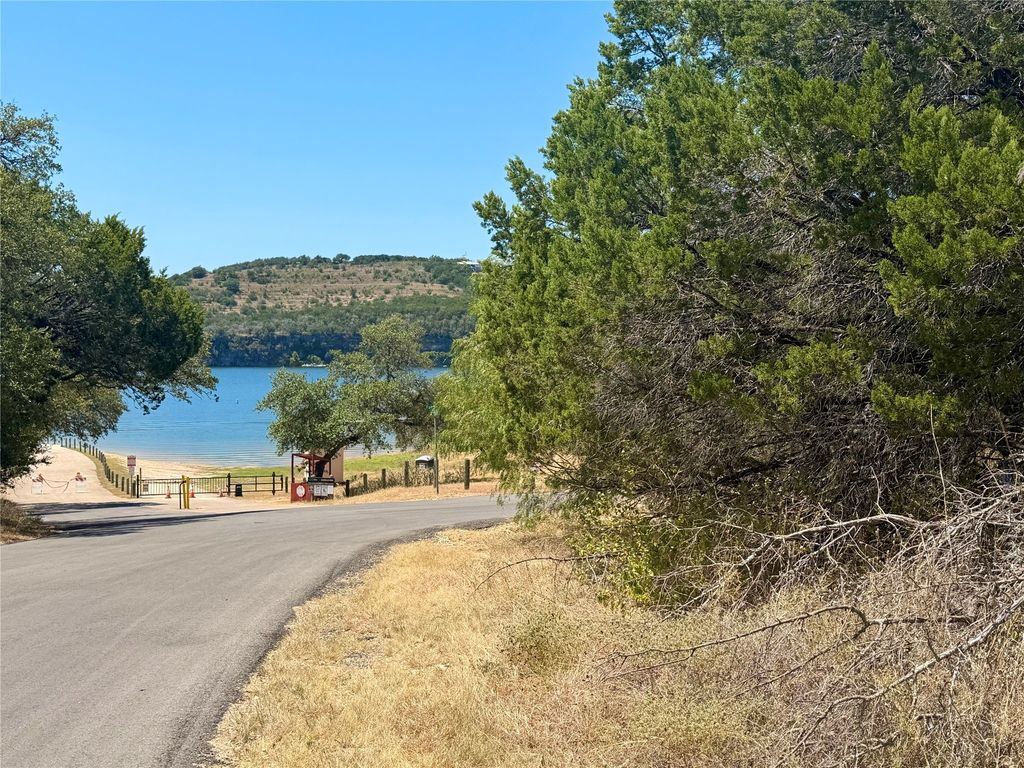 21500 Falcon Lane, Lago Vista
