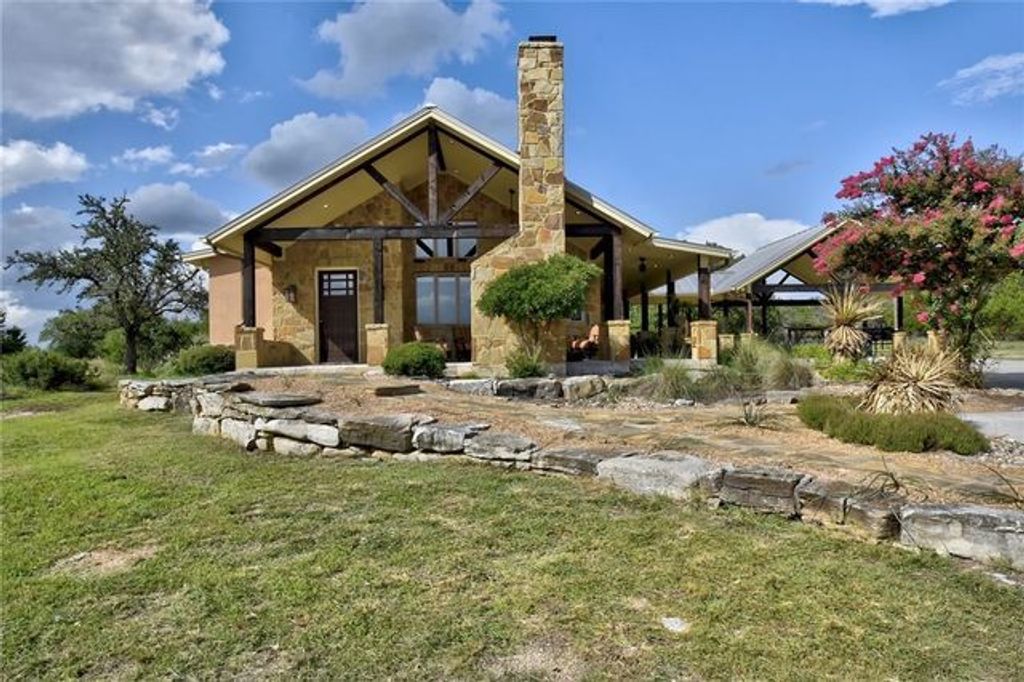 633 Trails End Road, Johnson City