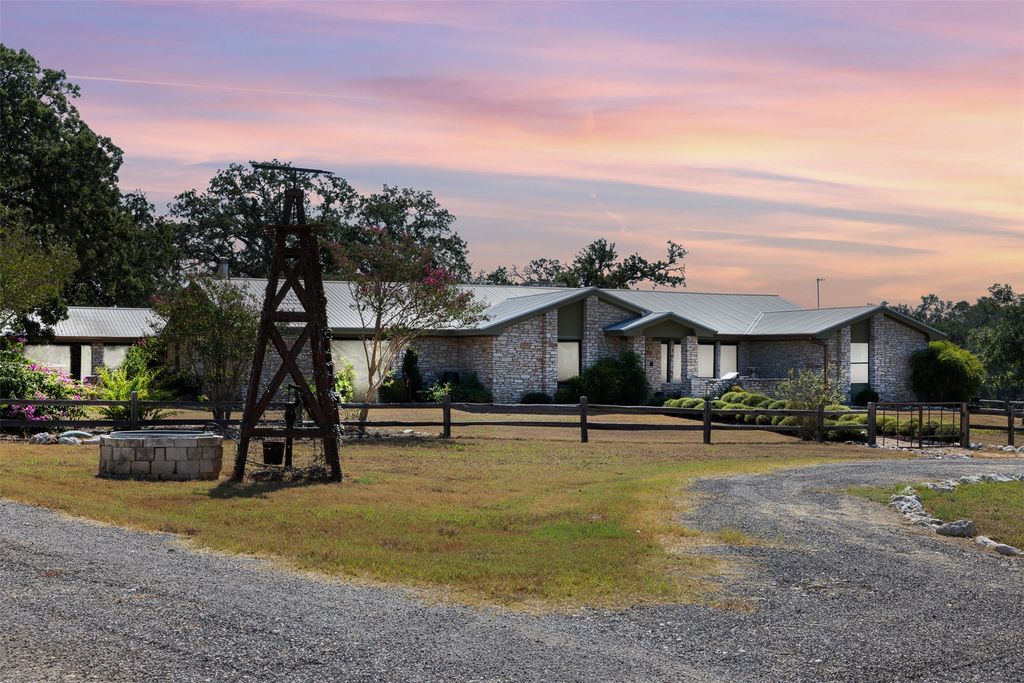 1045 Private Road 7005, Lexington