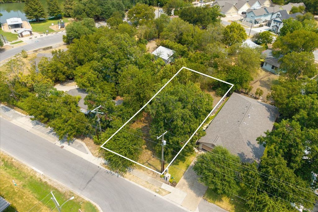 513 N Lewis Street, Round Rock