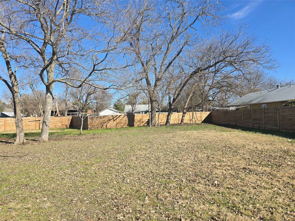 305 Lexington Road, Elgin