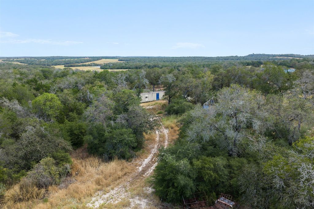 3301 Chuckwagon Road, Luling