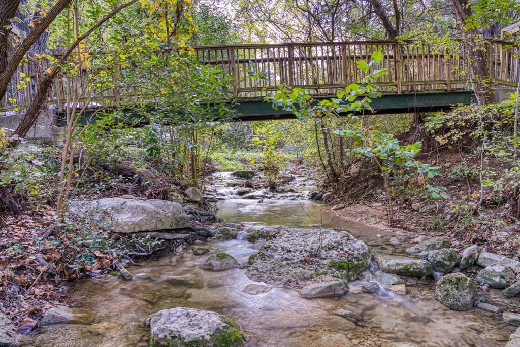 2403 Crazyhorse Pass, Austin