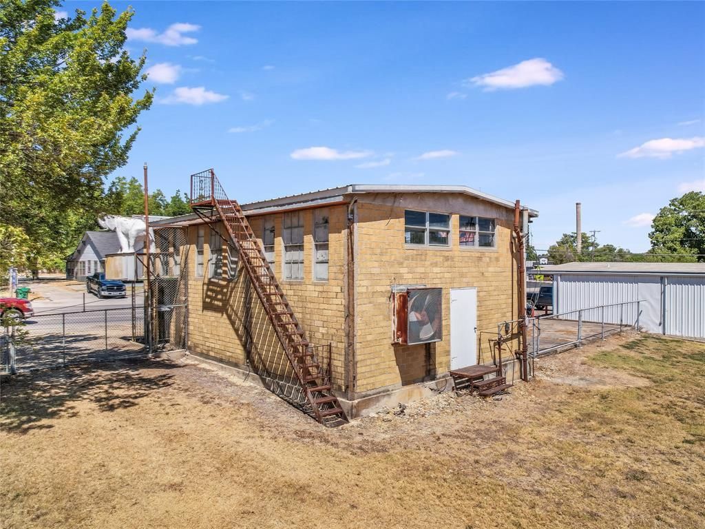 1018 N Main Street, Taylor