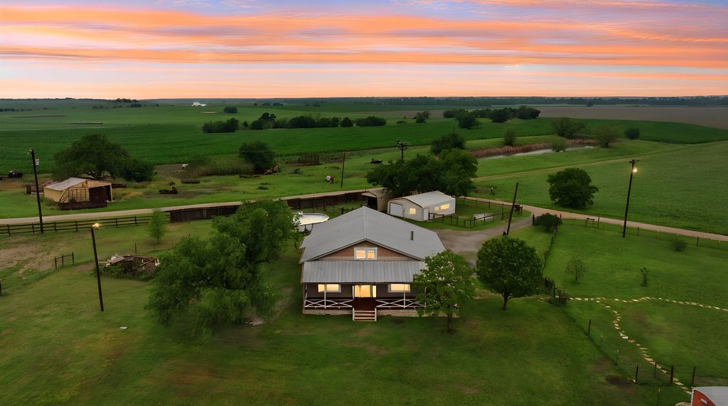 1000 County Road 458, Coupland