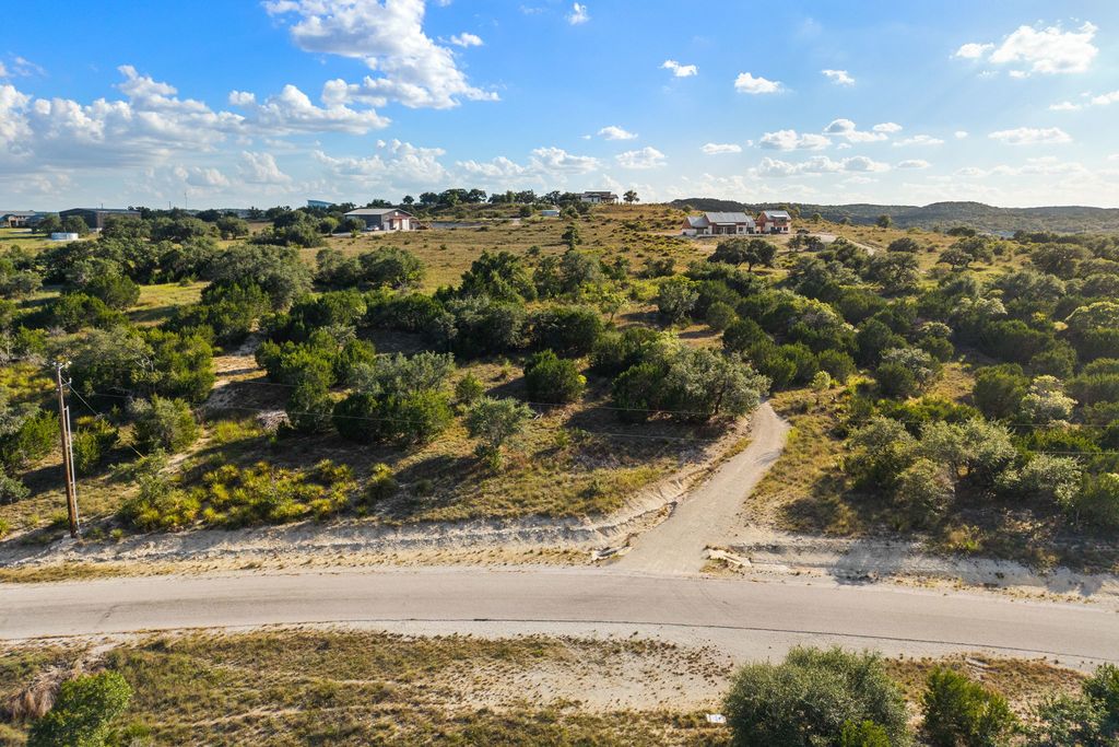 1051 Lipan Apache Run, Blanco