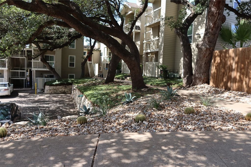 114 E 31st Street 106, Austin