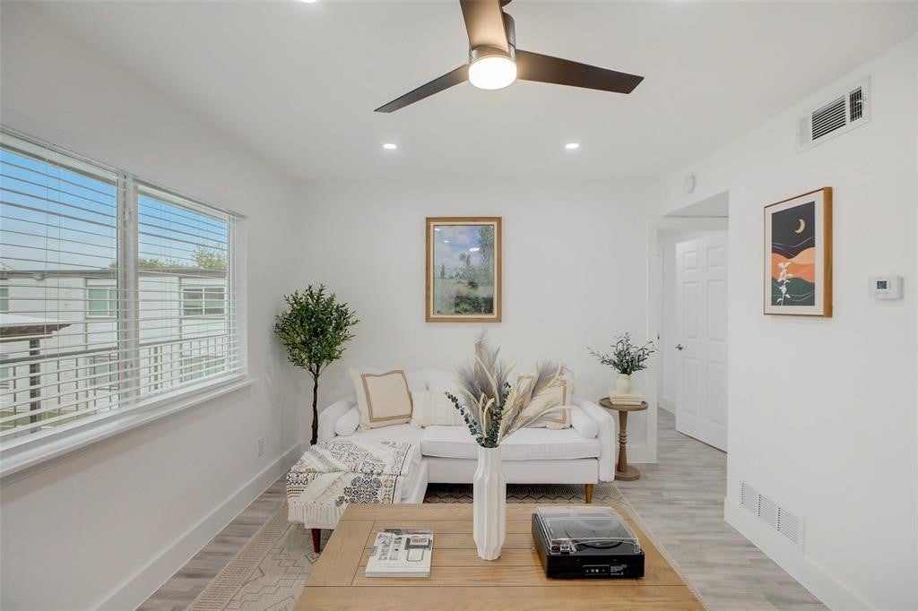 Photo of Listing #3399091