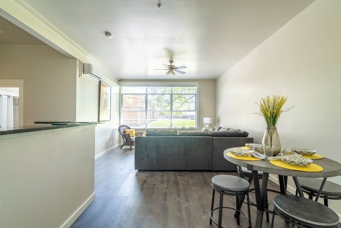 Photo of Listing #1179418