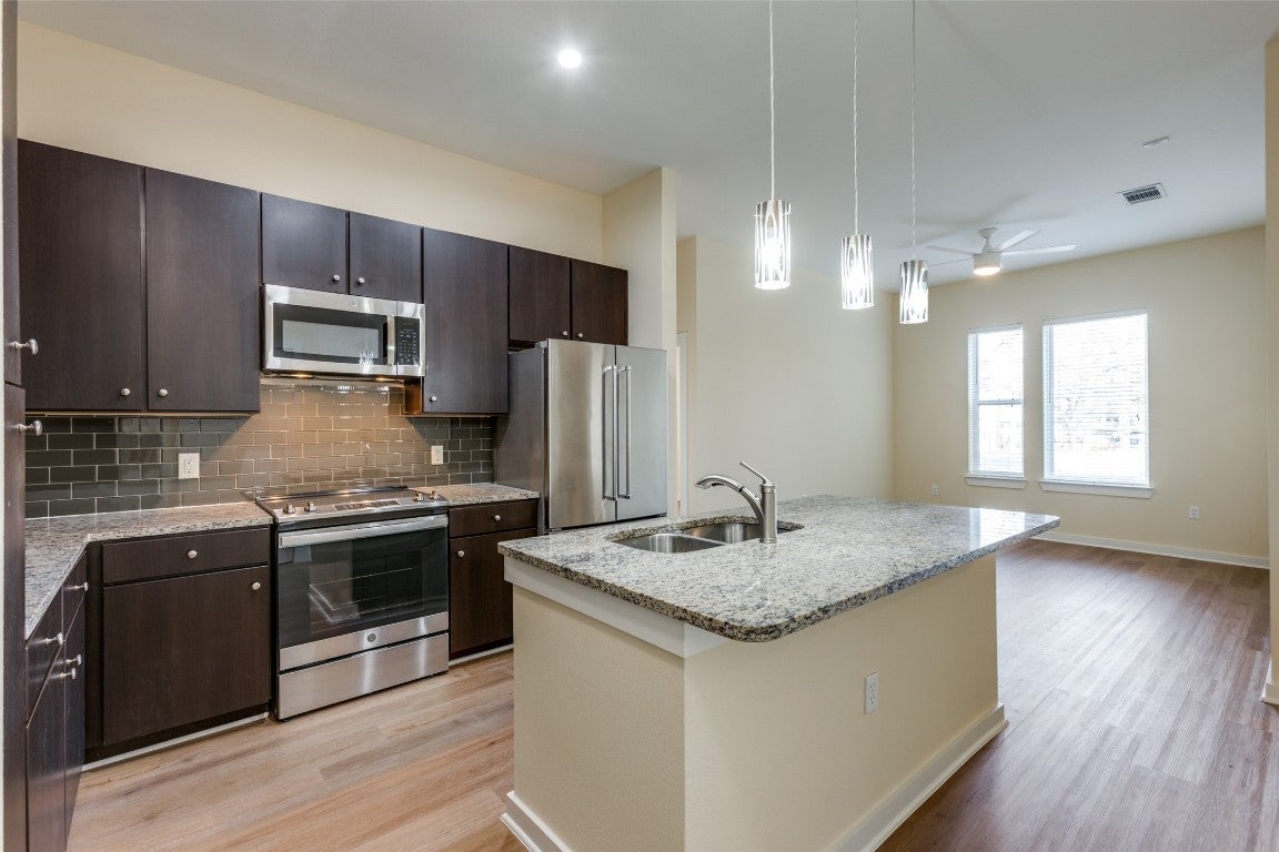 Photo of Listing #1399191