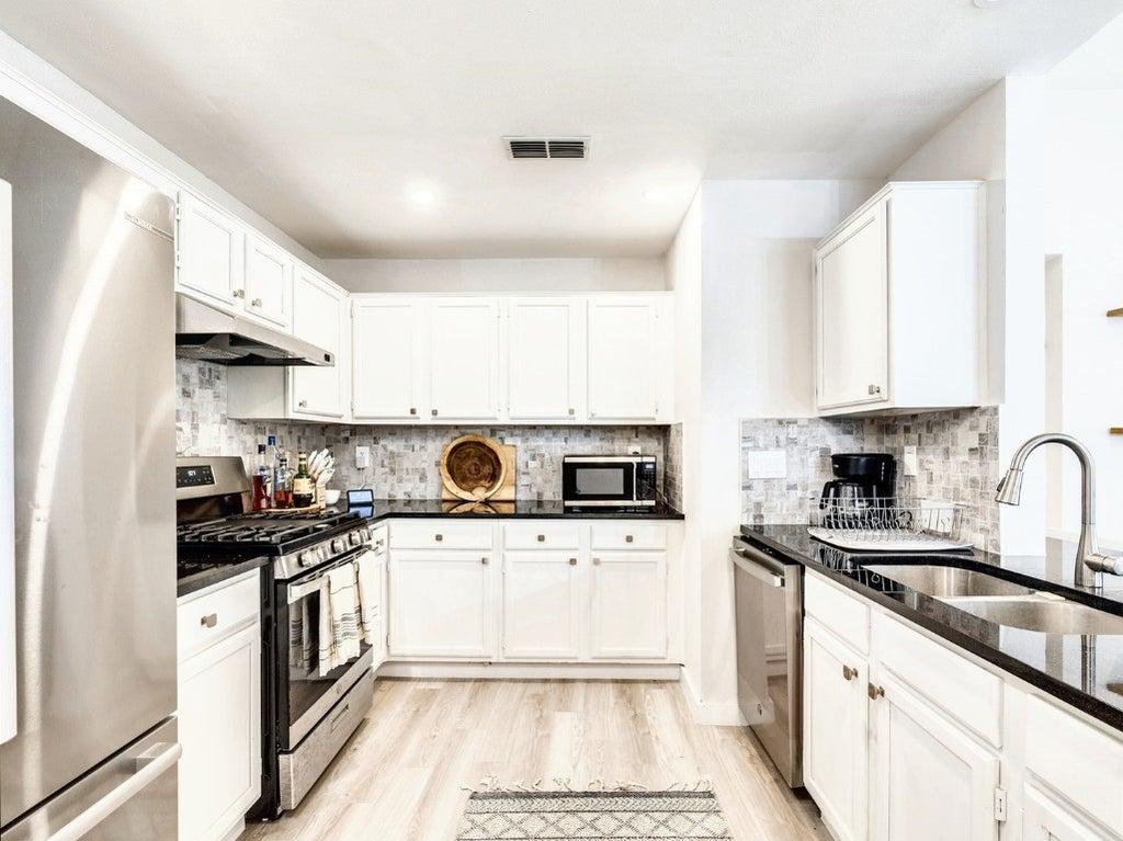 14205 Vandever Street, Austin