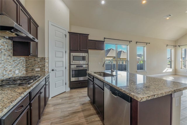 Photo of Listing #2439189