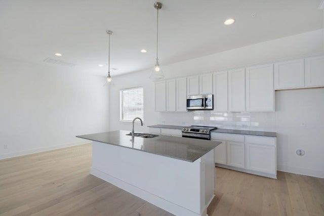 2050 Lohmans Spur Road 402, Austin