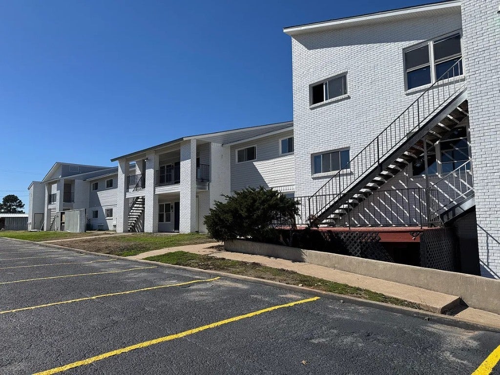 Photo of Listing #2405992