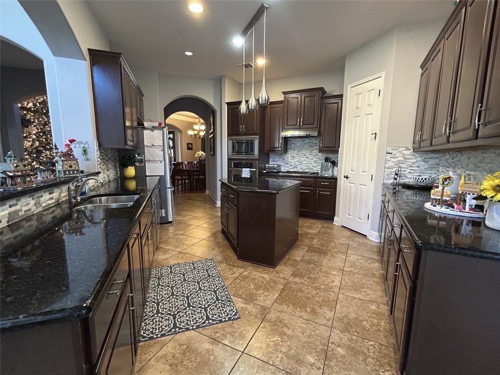 Photo of Listing #7327875