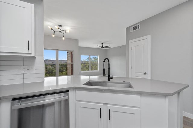 2320 Gracy Farms Lane 1423, Austin