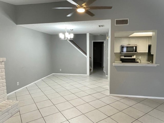 910 E Meadowmere Lane S, Austin