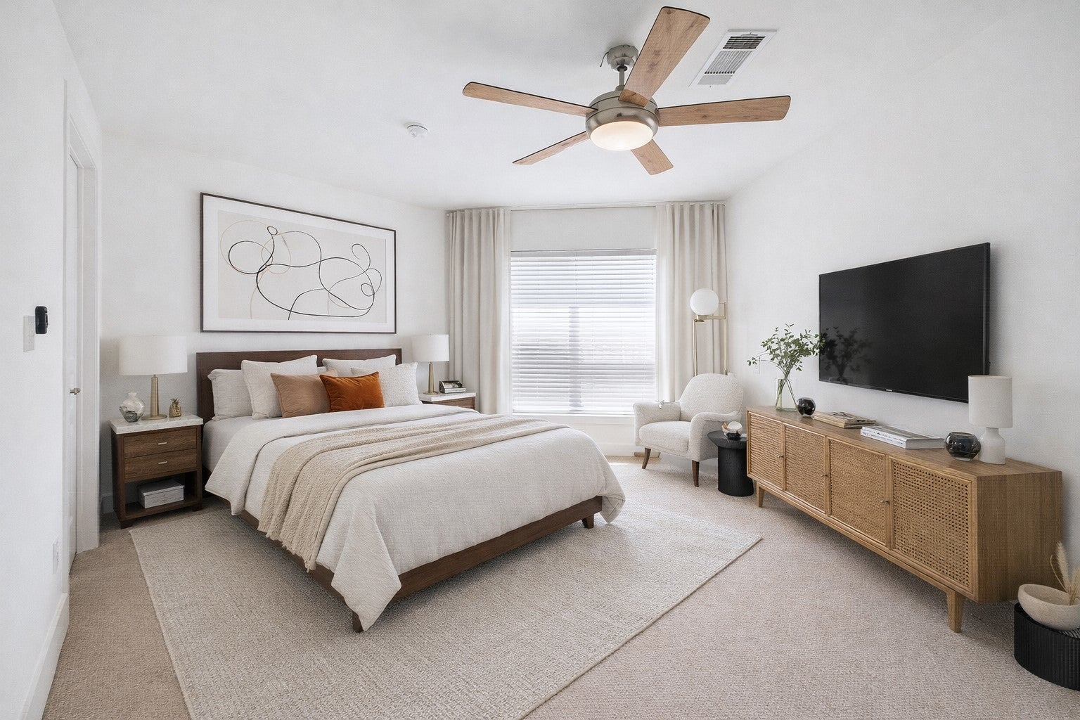 Photo of Listing #9936642