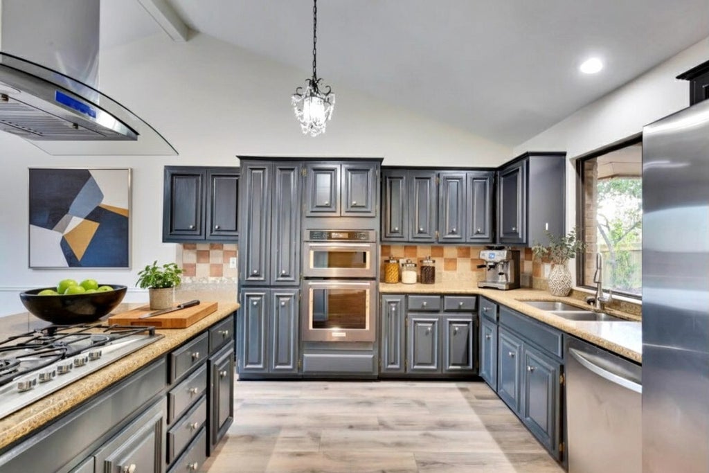 2120 Wychwood Drive, Austin