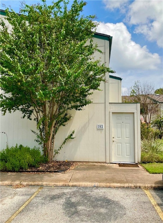 6718 Silvermine Drive 702, Austin