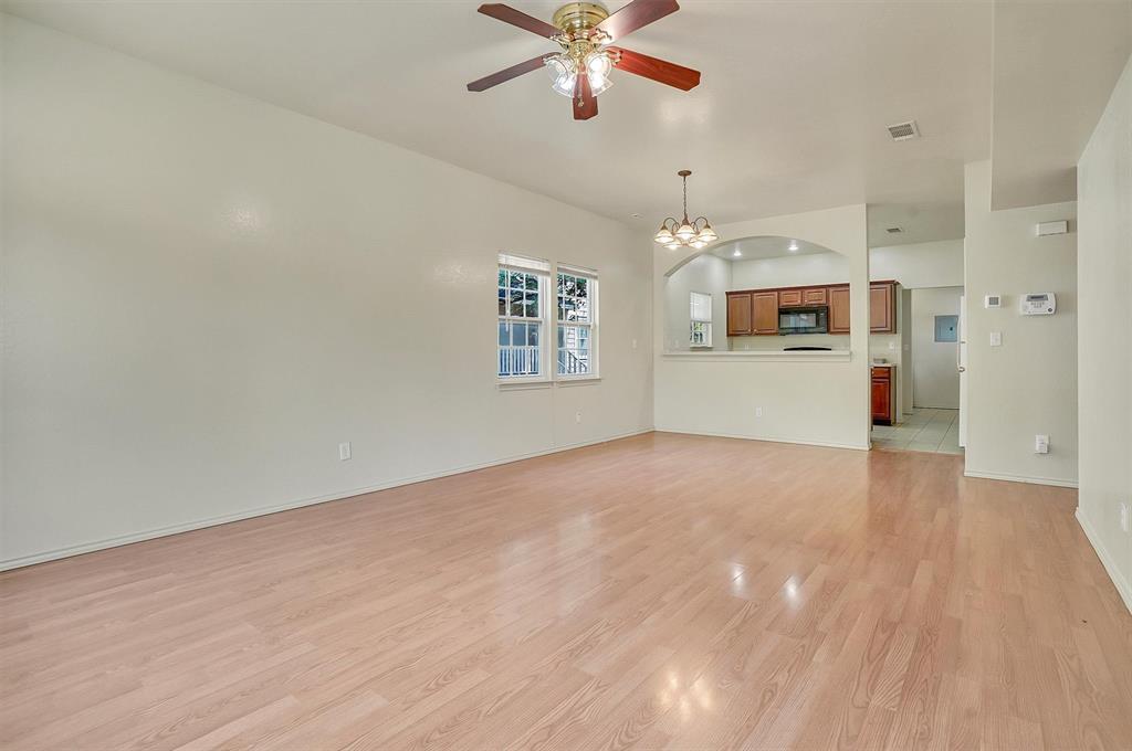 Photo of Listing #8688528