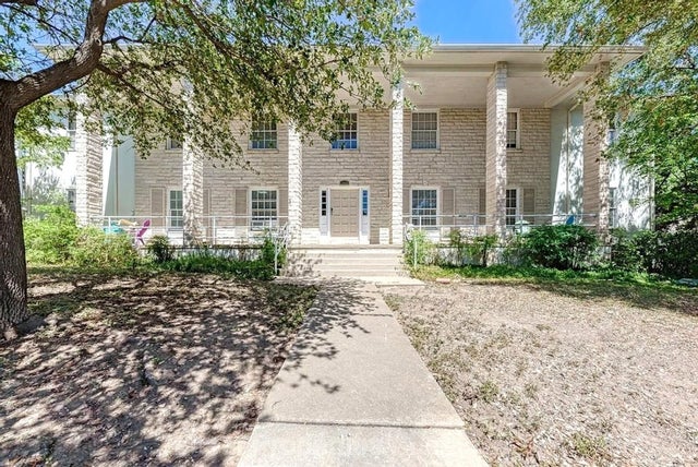 1919 Robbins Place, Austin