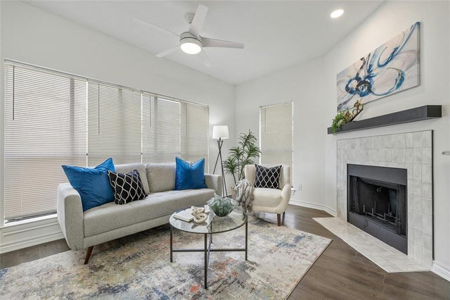 915 22nd 1/2 Street W 101, Austin