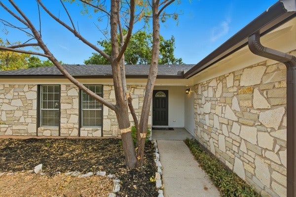 300 Twin Oak Trail, Cedar Park