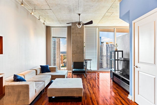 360 Nueces Street 2006, Austin