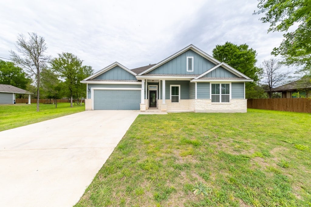 106 Koele Court, Bastrop