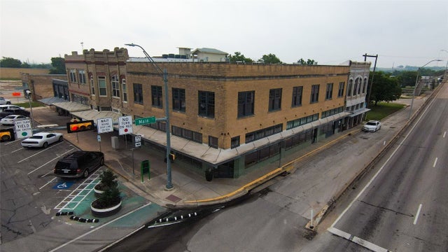 102 E 2nd Street 205, Taylor