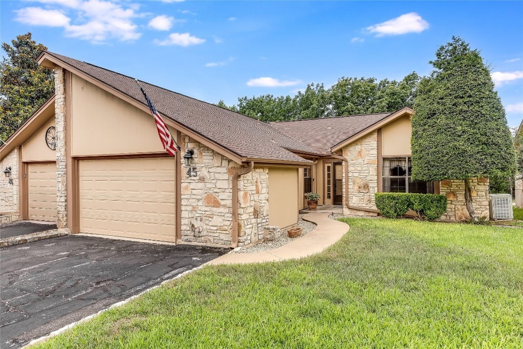 45 Oaks Place, Lago Vista