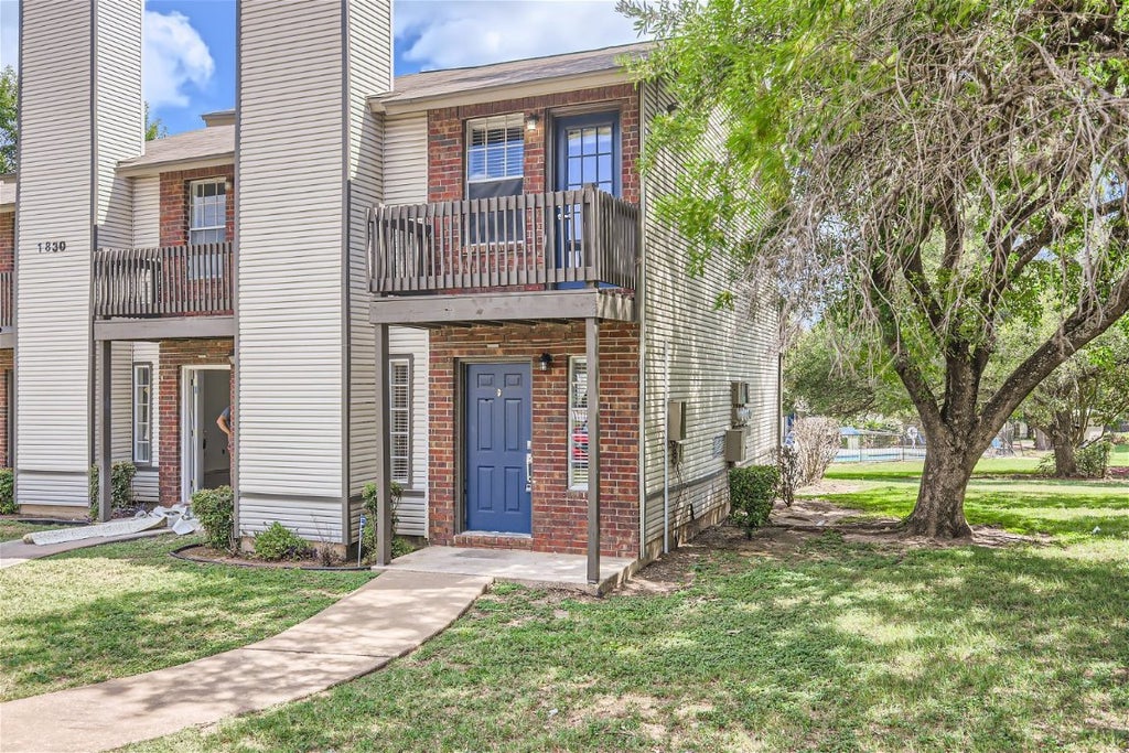 1830 River Crossing Circle D, Austin